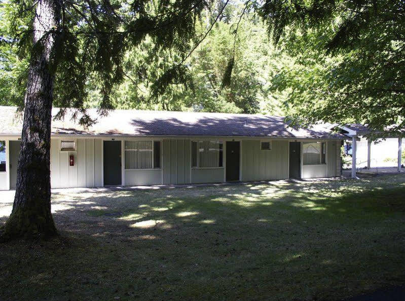 Crescent Lodge