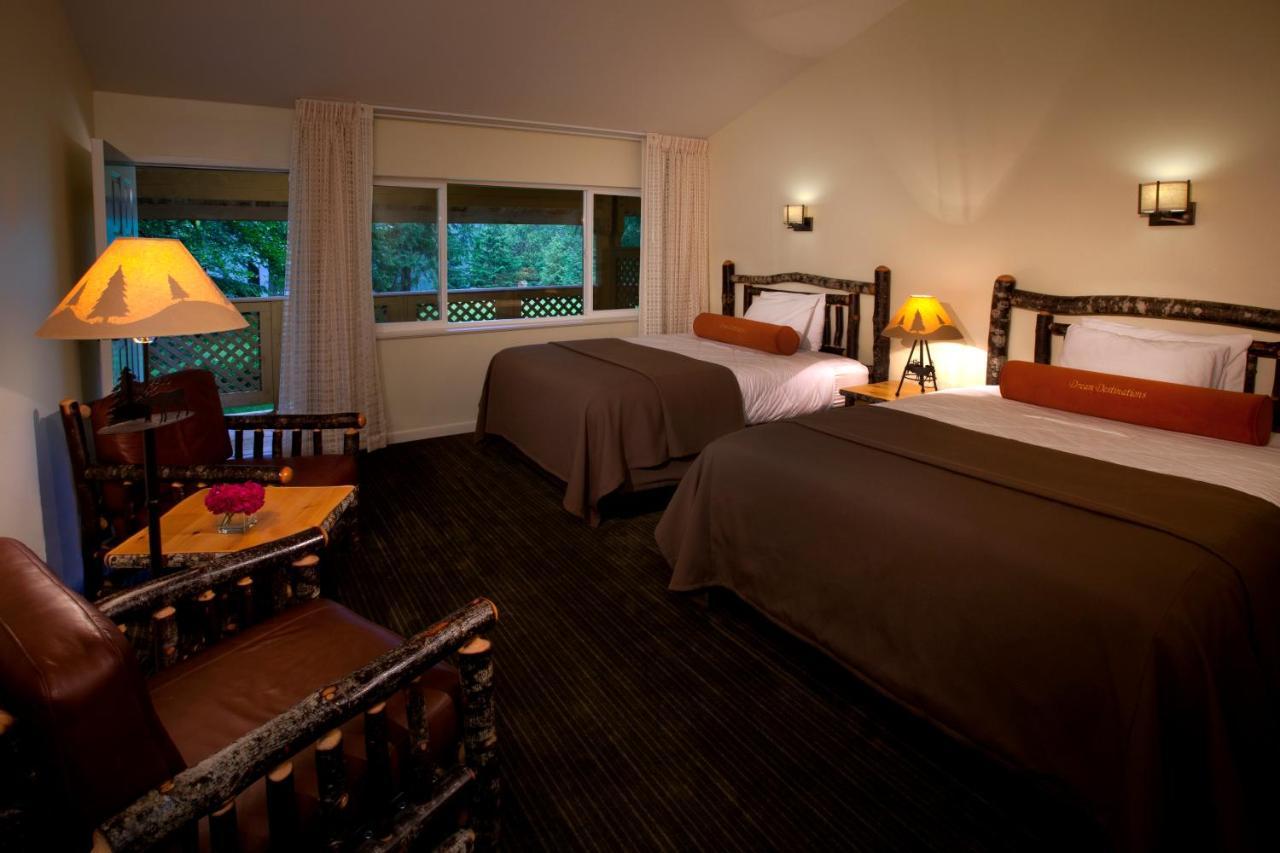 Crescent Lodge