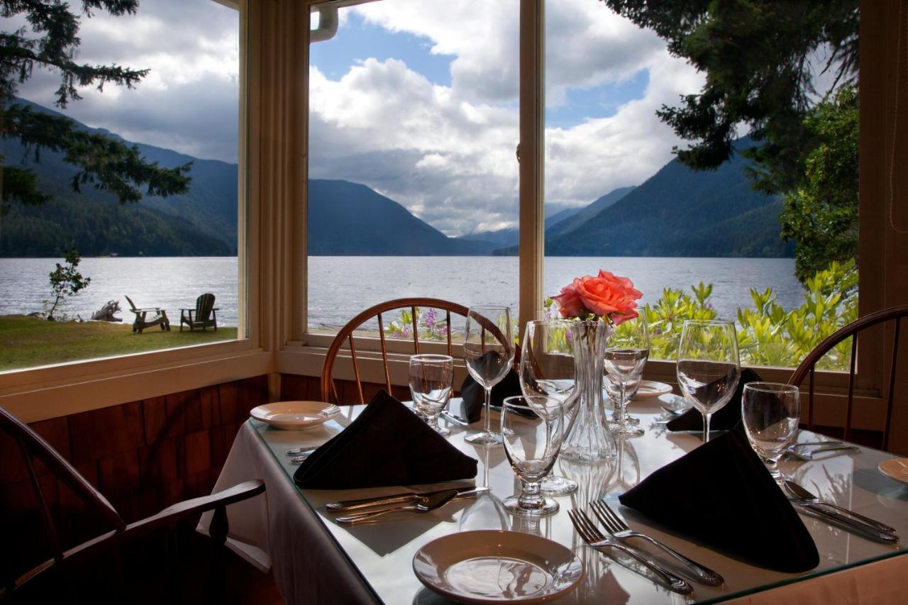 Crescent Lodge