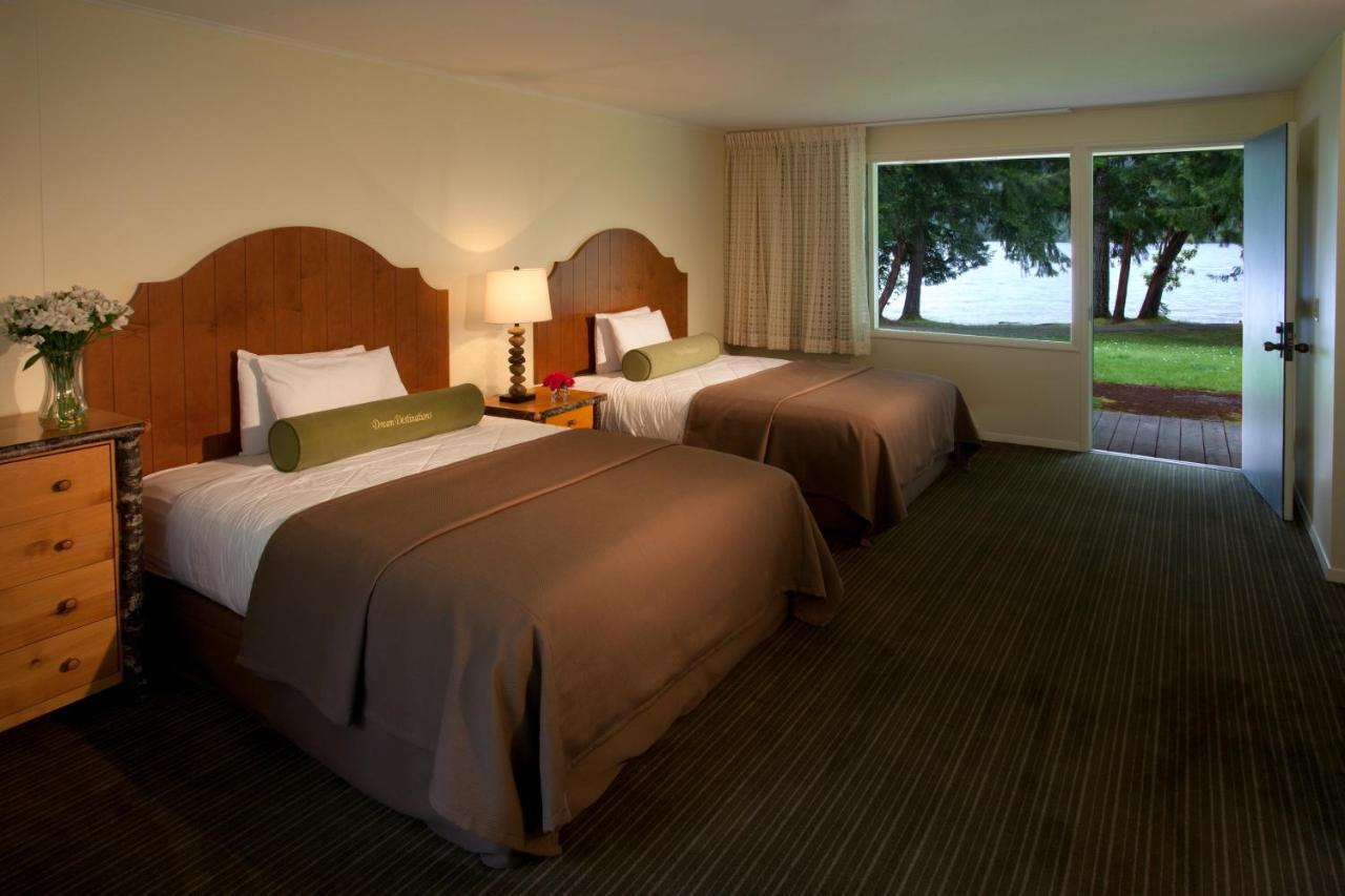 Crescent Lodge *