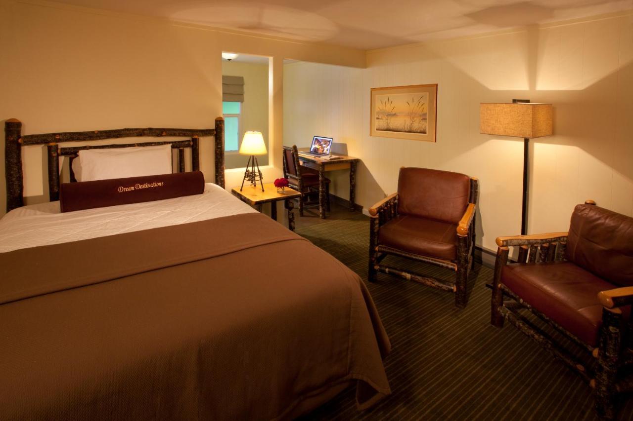 Crescent Lodge *