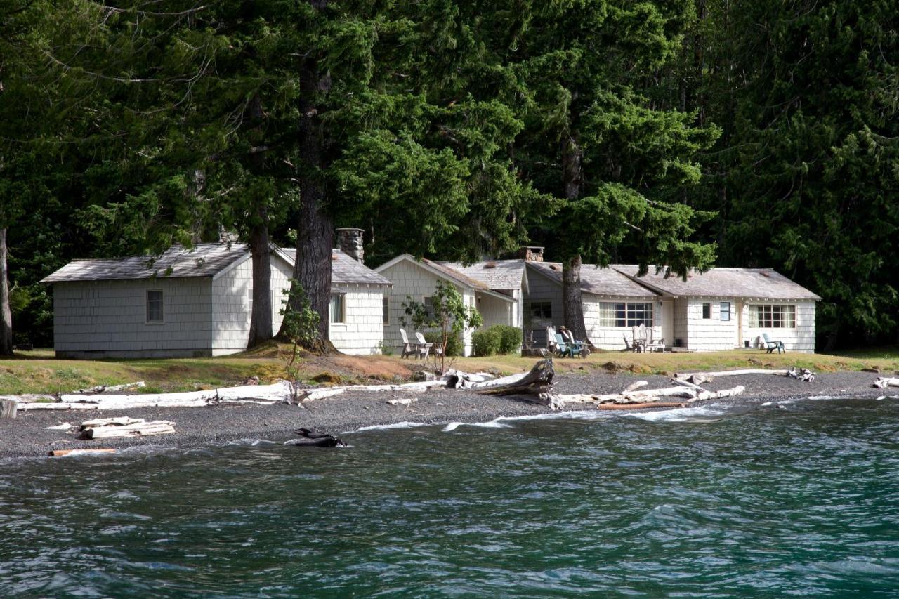 Crescent Lodge *