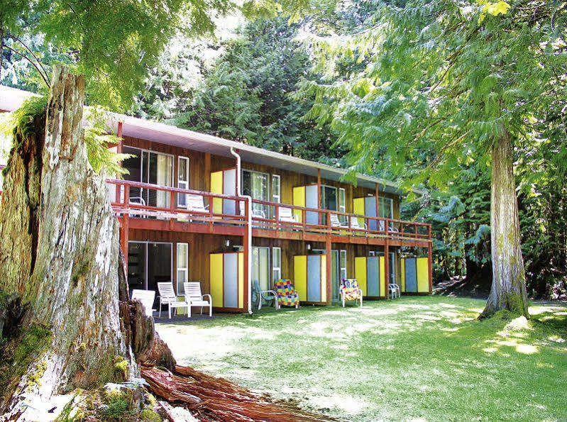 Crescent Lodge