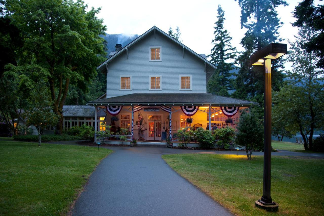 Crescent Lodge *